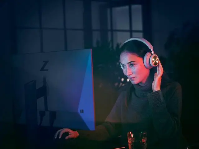 Alt view image 2 of 5 - Bang & Olufsen Beoplay Portal PC/PS - Comfortable Wireless Noise Cancelling Gaming Headphones for PC and Playstation, Grey Mist