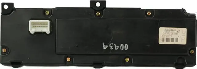 Alt view image 4 of 4 - 2006 Nissan Maxima Radio Front Dash Control Panel 28395ZK00B OEM