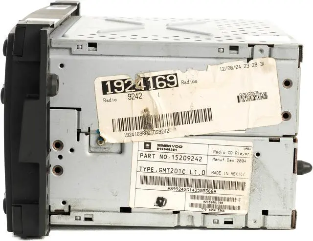 Alt view image 6 of 6 - 2005-07 Saturn Relay Chevrolet Uplander OEM Single AMFM Single CD Radio 15209242