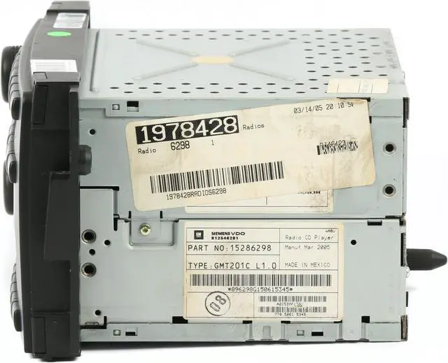 Alt view image 6 of 6 - 2005-2007 Saturn Relay Chevrolet Uplander AM FM Radio CD 15286298 Opt US8