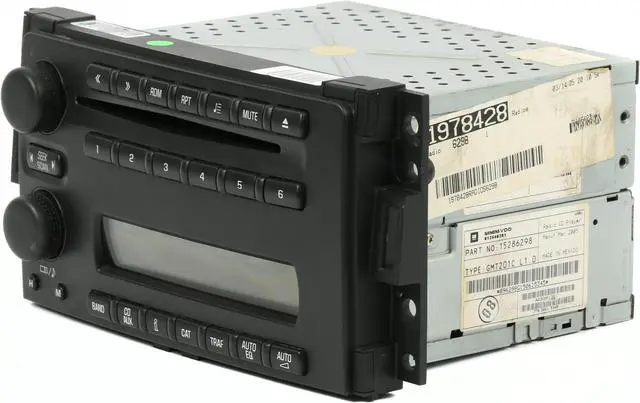 Alt view image 4 of 6 - 2005-2007 Saturn Relay Chevrolet Uplander AM FM Radio CD 15286298 Opt US8