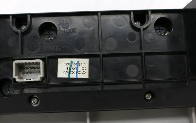 Alt view image 6 of 6 - 2007-09 Toyota Camry Factory Temperature Control Knobs 55900-06161-B