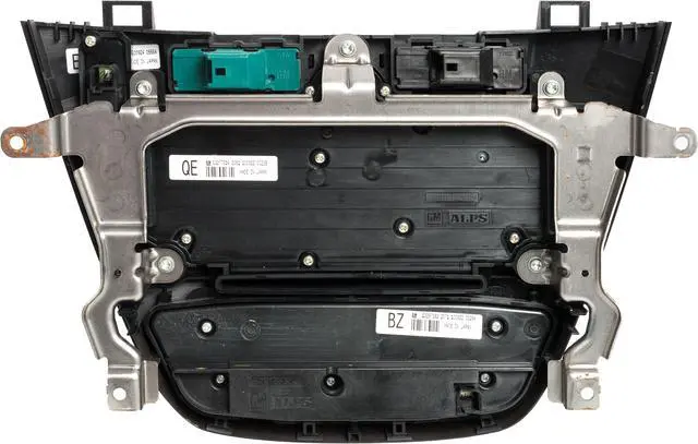 Alt view image 4 of 4 - 2011-2012 Buick Regal OEM Original AM FM XM CD Mp3 Radio Control Panel 13277916