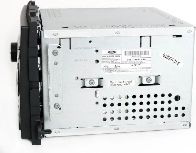 Alt view image 2 of 4 - Mercury Milan Ford Fusion 06-09 Radio AMFM 6 Disc CD w Auxiliary 8E5T-18C815-AE