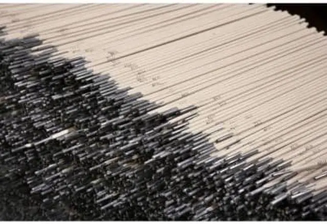 Alt view image 2 of 6 - LINCOLN ELECTRIC ED030566 14" Stick Electrode 3/32" Dia., AWS E7014, 5 lb.