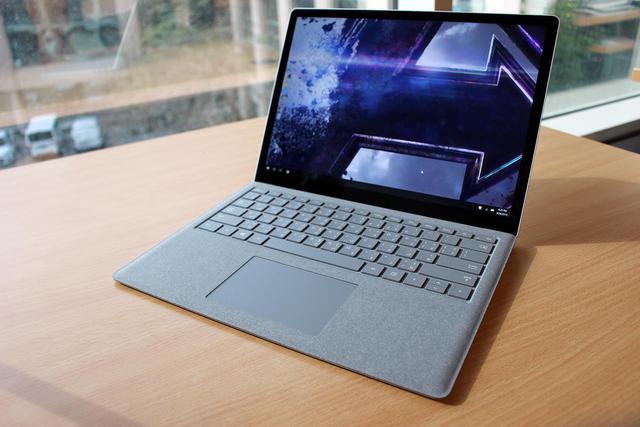 Refurbished: Microsoft Laptop Surface Laptop 2 PHW-00001 Intel