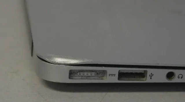 Alt view image 3 of 7 - Apple MacBook Air MD711LL/A Grade C Intel Core i5-4250U X2 1.3GHz 4GB 128GB SSD,Silver(Scratch and Dent)