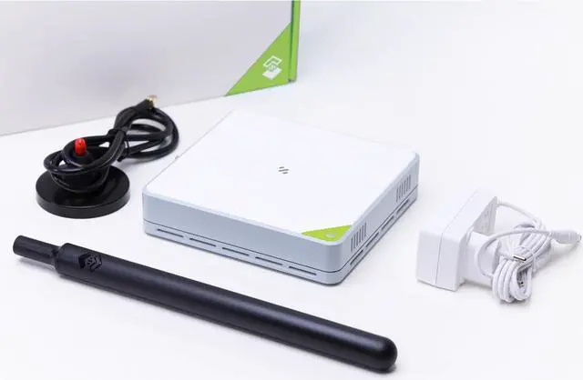 Alt view image 5 of 7 - SenseCAP Multi-Platform LoRaWAN Indoor Gateway(SX1302-4G) - US915 (M2- US915)
