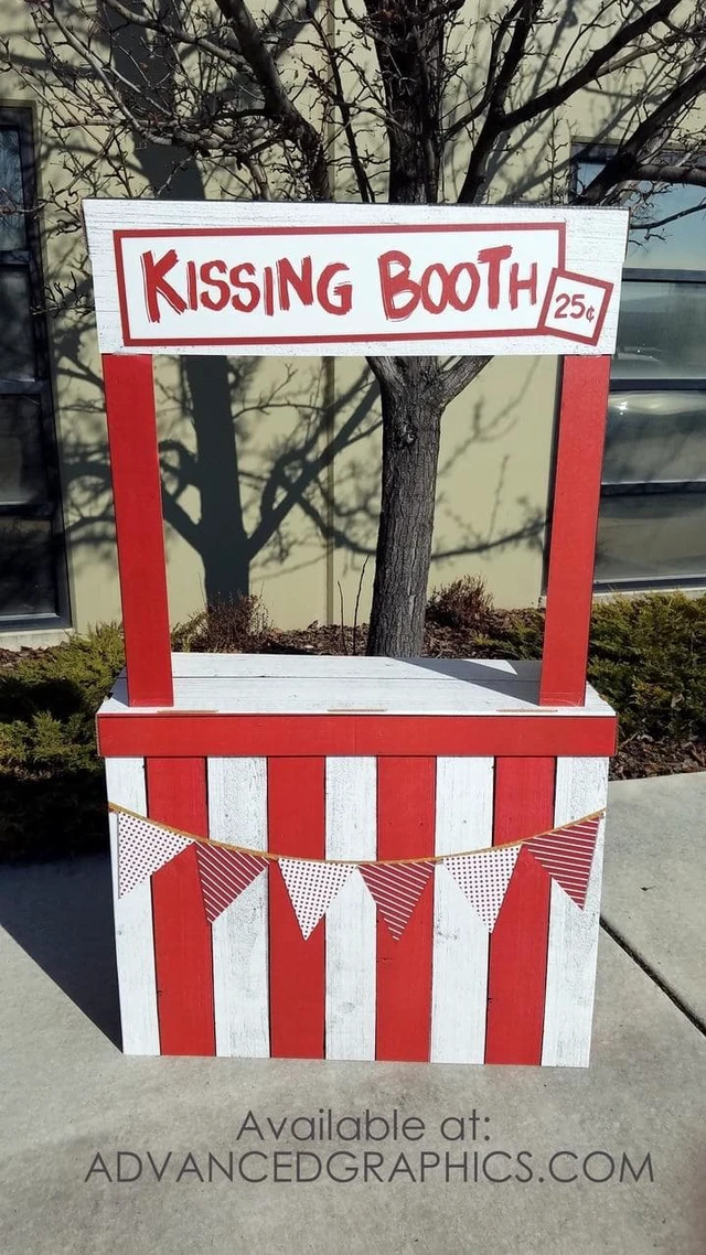Alt view image 3 of 3 - Kissing Booth
