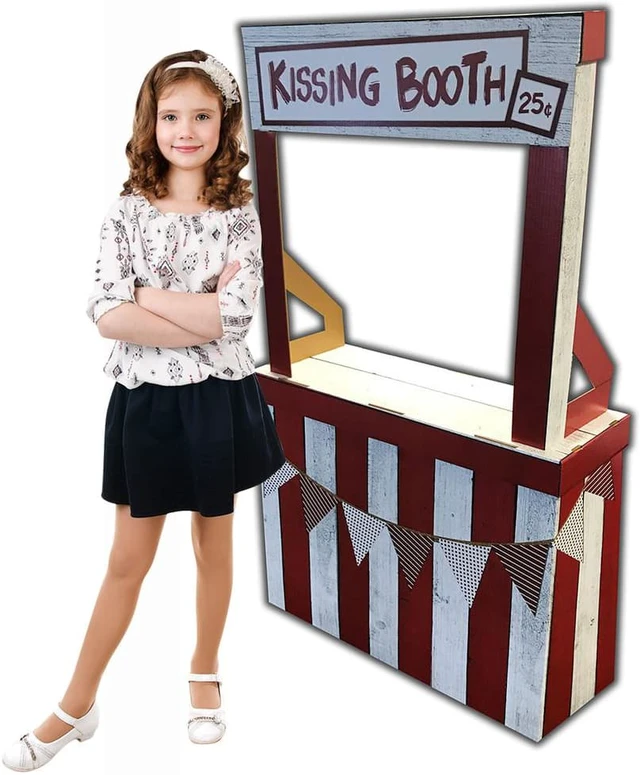 Alt view image 2 of 3 - Kissing Booth