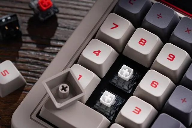 Alt view image 5 of 7 - 8BITDO Retro 18 Mechanical NUMPAD - N Edition