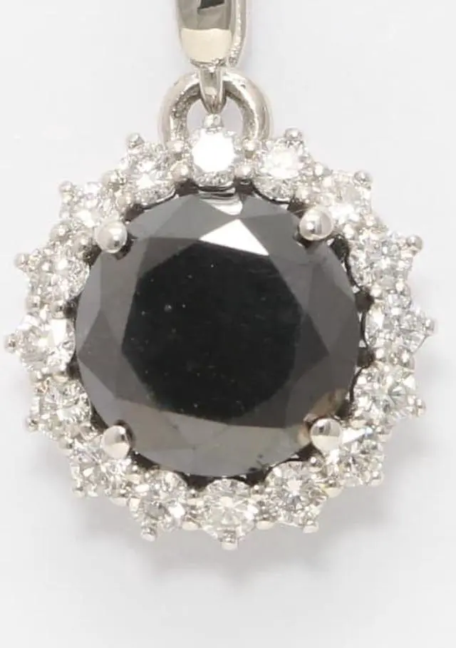 Main image of 18k Gold Round Diamond Multi-Stone Set Black Enhanced Halo Pendant (Black(Irradiated) White Clarity)
