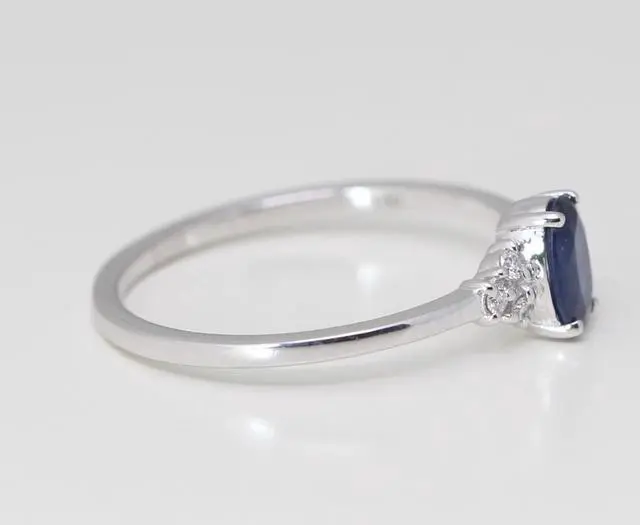 Alt view image 3 of 4 - 14k Gold Oval Natural Sapphire & Diamond clover sholders Ring (Blue Sapphire & White Diamonds VS2)