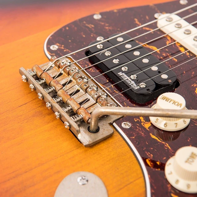 Alt view image 5 of 7 - Vintage Icon Distressed V6HMR- Sunburst, Gearlux Electric Guitar Case Bundle