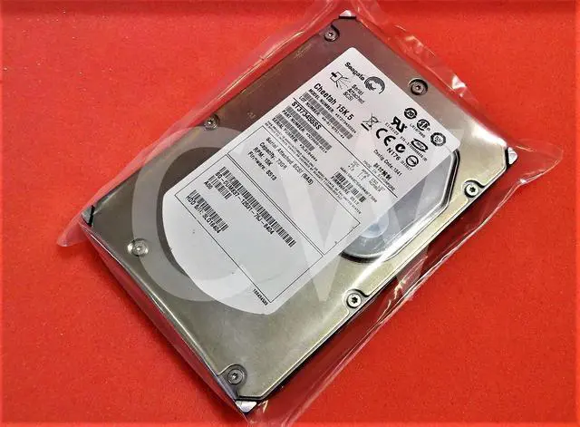 Main image of UM837 9Z3066-051 DELL 73GB 15K RPM 3Gb/s 3.5" LFF SAS Hard Drive ST373455SS