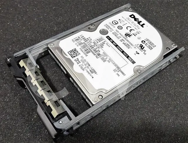 Main image of U709K HUC103030CSS600 Dell ENT 300GB 10KRPM 6Gbps 2.5" SAS SERVER HDD Hard Drive