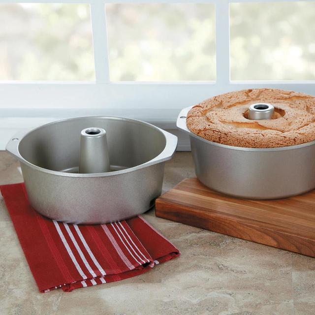 Nordic Ware Platinum Collection Pound Cake Pan, Silver