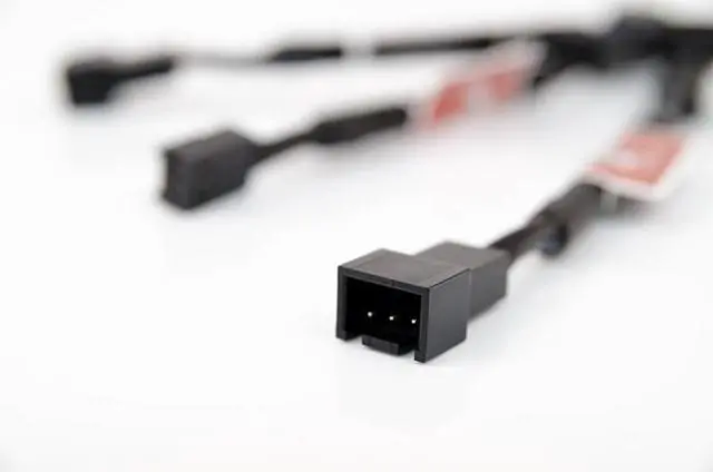 Alt view image 2 of 2 - Noctua NA-SRC10, 3 Pin Low-Noise Adaptor Cables for PC fans (Black)