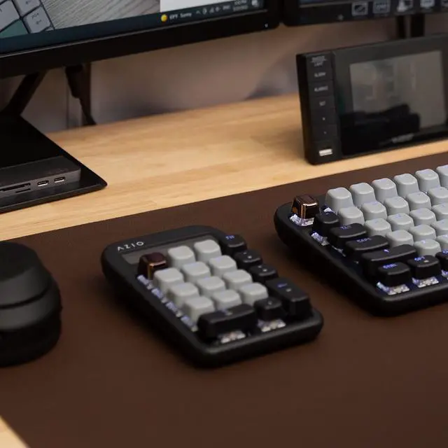 Alt view image 12 of 13 - AZIO IN404 IZO Number Pad Red Switches in Black Willow