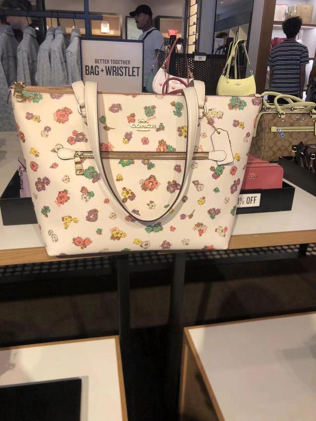 Coach Field Tote - Chalk Multi