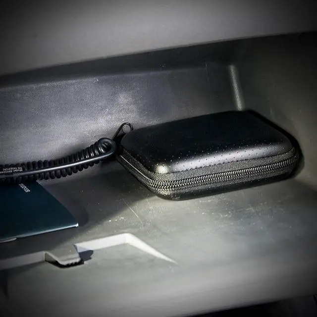 Alt view image 7 of 7 - Magellan 3.5-inch Premium Leather GPS Case f/ 3.5 GPS Models