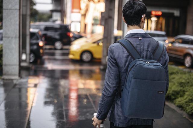 Alt view image 11 of 12 - Kensington Simply Portable Lite Carrying Case (Backpack) for 16" - Navy Blue - Water Resistant, Strain Resistant - Polyester, Mesh Fabric Body - Shoulder Strap, Handle