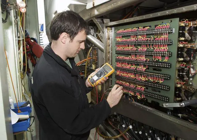 Alt view image 7 of 7 - DIGITAL MULTIMETER