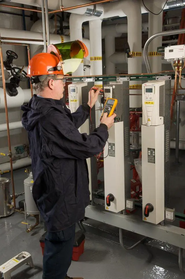 Alt view image 2 of 4 - Fluke 179 TRMS Digital Multimeter with Temperature Readings FLUKE-179 ESFP