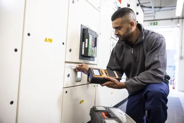 Alt view image 4 of 9 - Brother PT-E560BTVP Electronic Label Maker