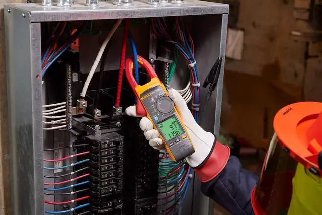 Alt view image 6 of 7 - Fluke 378FC Non-Contact True RMS AC/DC Clamp Meter with PQ indicator