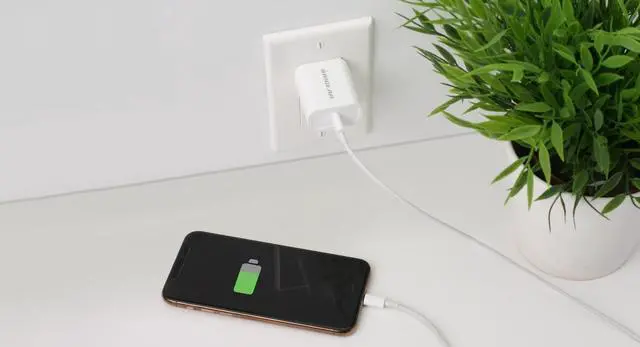 Alt view image 13 of 14 - IOGEAR GPAWC20W White GearPower Compact USB-C 20W Charger
