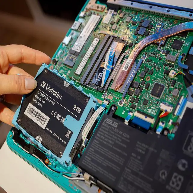 Alt view image 11 of 14 - Verbatim Vi550 2TB 2.5" SATA III Internal Solid State Drive 49354