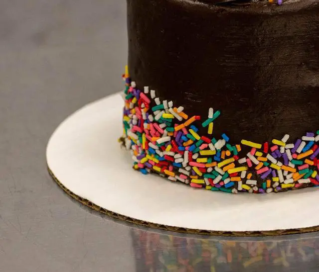 Alt view image 5 of 7 - Southern Champion Tray Cake Circles 6" White Paper 100/Carton 11203