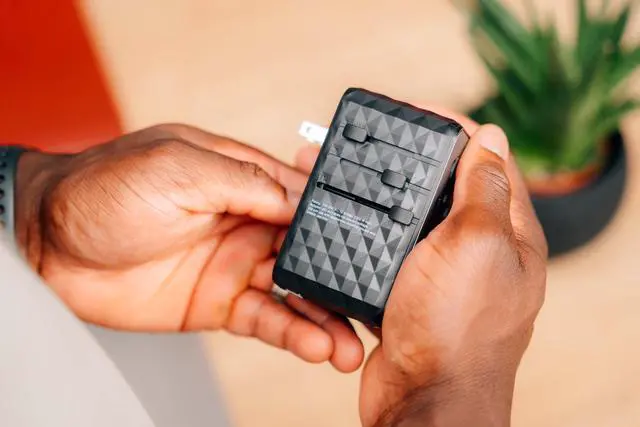 Alt view image 9 of 11 - Verbatim UTA-10 GaN III 140W Universal Travel Adapter #32125