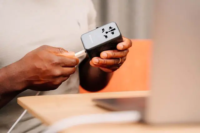 Alt view image 11 of 11 - Verbatim UTA-10 GaN III 140W Universal Travel Adapter #32125