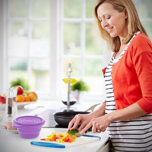 Alt view image 7 of 7 - BPA-Free 1.5 Cup Collapsible Silicone Container with Lid, Purple