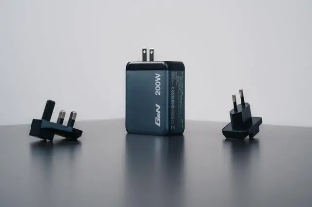 Alt view image 3 of 6 - Verbatim 32204 200 W 4-Port GaN Wall Charger - Black/Gray