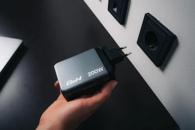 Alt view image 4 of 6 - Verbatim 32204 200 W 4-Port GaN Wall Charger - Black/Gray