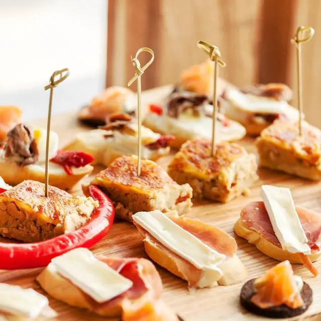 Alt view image 2 of 6 - Knotted Bamboo Pick Paper 4.5" Natural 100/Pack 10 Packs/Carton R805