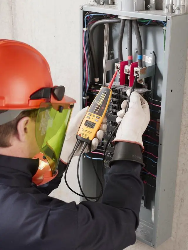 Alt view image 11 of 11 - Fluke T+Pro Electrical Tester