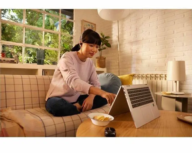 Alt view image 5 of 14 - Poly Voyager Free 20 True Wireless Earbuds +Basic Charge Case 946C3AA#ABA - Black