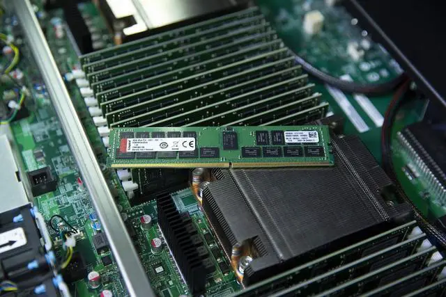 Alt view image 5 of 8 - Kingston 16GB DDR5 SDRAM Memory Module - For Compute Module, Server, Desktop PC - 16 GB - DDR5-4800/PC5-38400 DDR5 SDRAM - 4800 MHz - CL40 - 1.10 V - ECC - 288-pin - DIMM - KTH-PL548S8-16G
