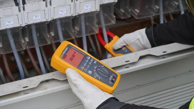 Alt view image 4 of 5 - CAT III 1500V SOLAR KIT 283FC TRMS DMM A283FC CLAMP MC4 FLUKE283FCPV