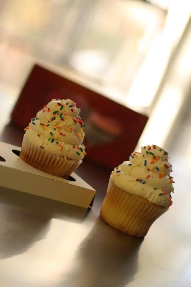 Alt view image 5 of 5 - Southern Champion Tray SCH10004 Cupcake Holder Inserts, Paperboard, White/kraft, 7 7/8 X 3 7/8 X 7/8, 200/ctn