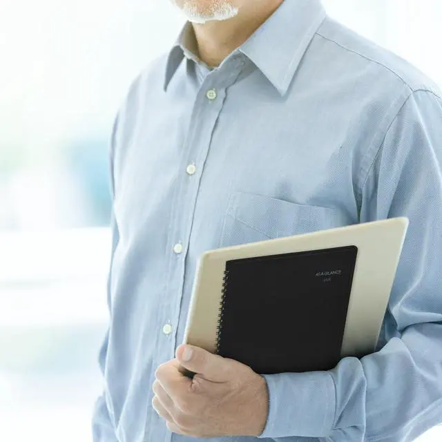 Alt view image 4 of 7 - At-A-Glance QuickNotes Monthly Planner 8.75x7 Black 2026 760805