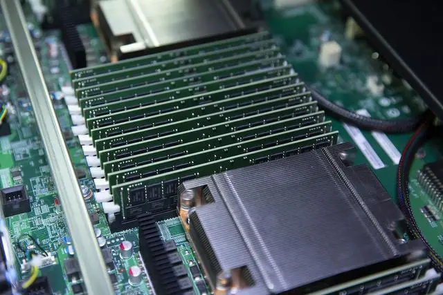 Alt view image 5 of 7 - Kingston 32GB DDR5 SDRAM Memory Module - For Server, Workstation - 32 GB - DDR5-5600/PC5-44800 DDR5 SDRAM - 5600 MHz Dual-rank Memory - CL46 - 1.10 V - ECC - Registered - 288-pin - DIMM