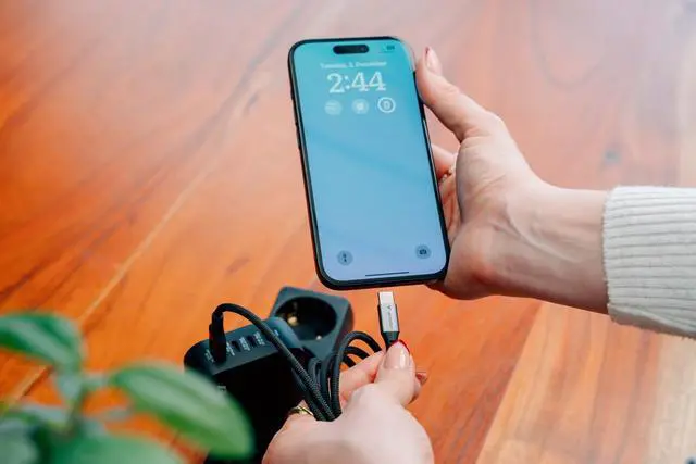 Alt view image 5 of 7 - VERBATIM SYNC & CHARGE USB C TO USB C 100W 120 CM