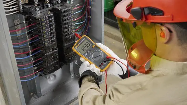 Alt view image 5 of 5 - Fluke 15B+ Digital Multimeter FLUKE15BESP