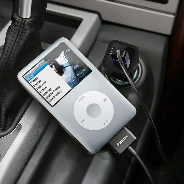 Alt view image 4 of 7 - Philips Dla72004/17 Universal Car Charger