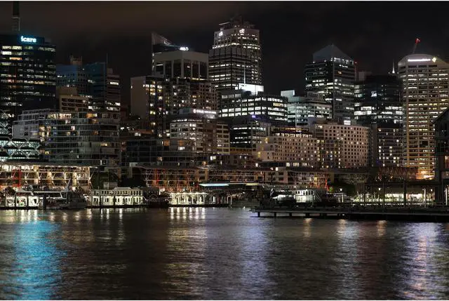 Alt view image 3 of 20 - Canon RF 85mm F1.2L Lens